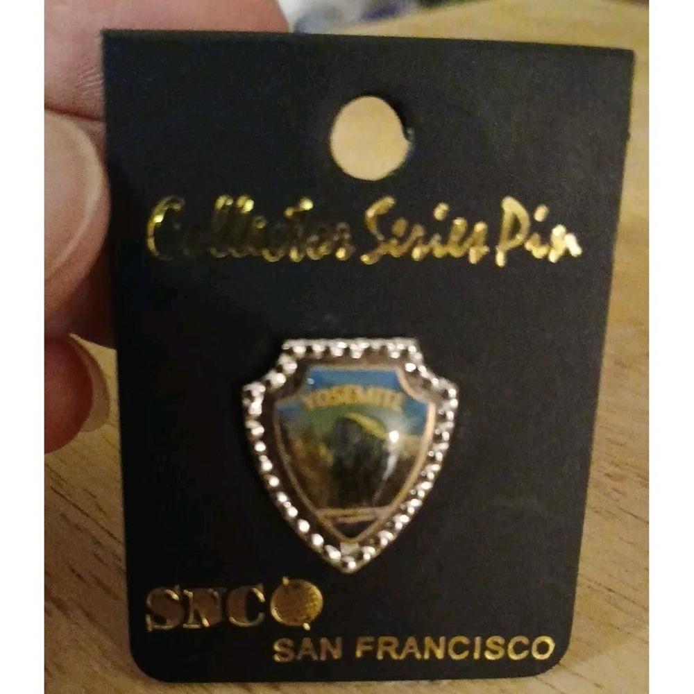 YOSEMITE NATIONAL PARK  TRAVEL LAPEL PIN COLLECTOR'S SERIES SNC SAN FRANCISCO